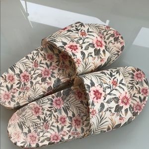American Eagle Outfitters floral slides - Size 7